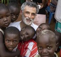 <b>  Enrico Lo Verso testimonial della campagna di  Medici Senza Frontiere</b>