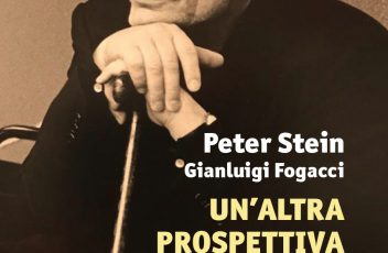 "Io non voglio vedere su un palcoscenico ciò che posso vedere per strada, o sul mio pc, io voglio vedere una cosa diversa, voglio essere trasportato in un sistema di pensiero differente, non in quello dell’oggi in cui sono immerso; io voglio che il teatro mi regali un’altra prospettiva".